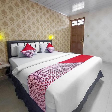 Oyo 3196 Hotel Taman Cinta Singkawang Exteriör bild