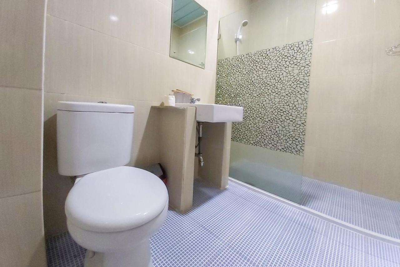 Oyo 3196 Hotel Taman Cinta Singkawang Exteriör bild