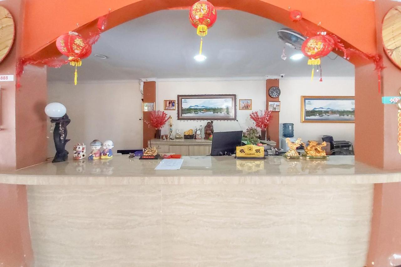 Oyo 3196 Hotel Taman Cinta Singkawang Exteriör bild