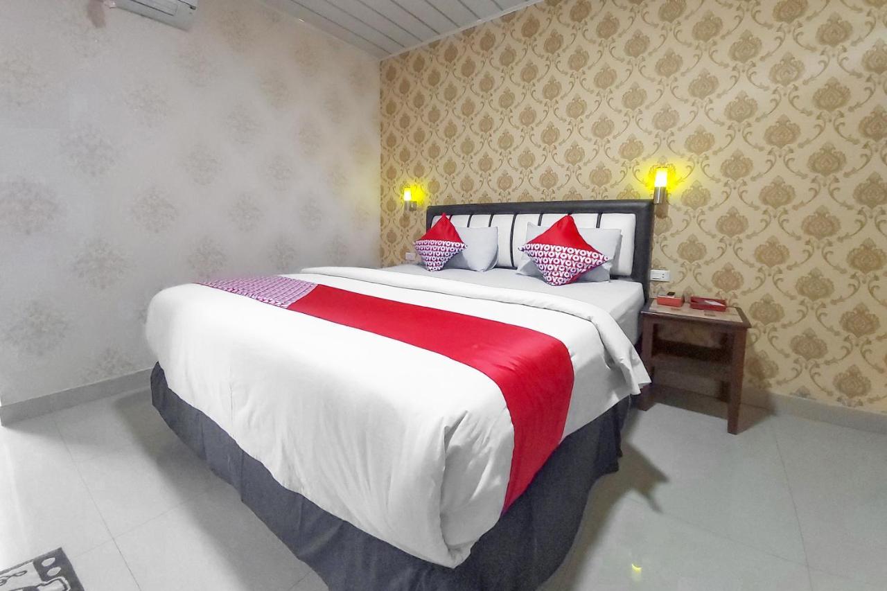 Oyo 3196 Hotel Taman Cinta Singkawang Exteriör bild