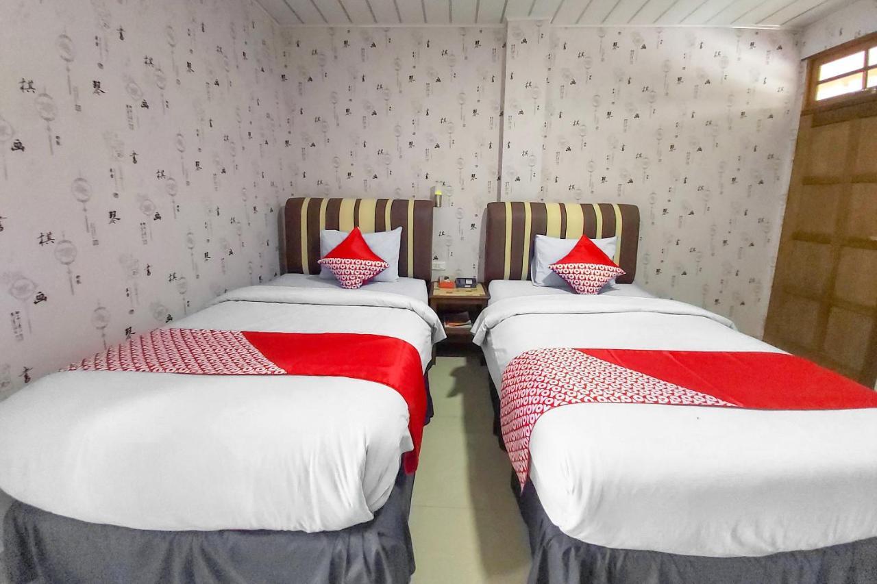 Oyo 3196 Hotel Taman Cinta Singkawang Exteriör bild