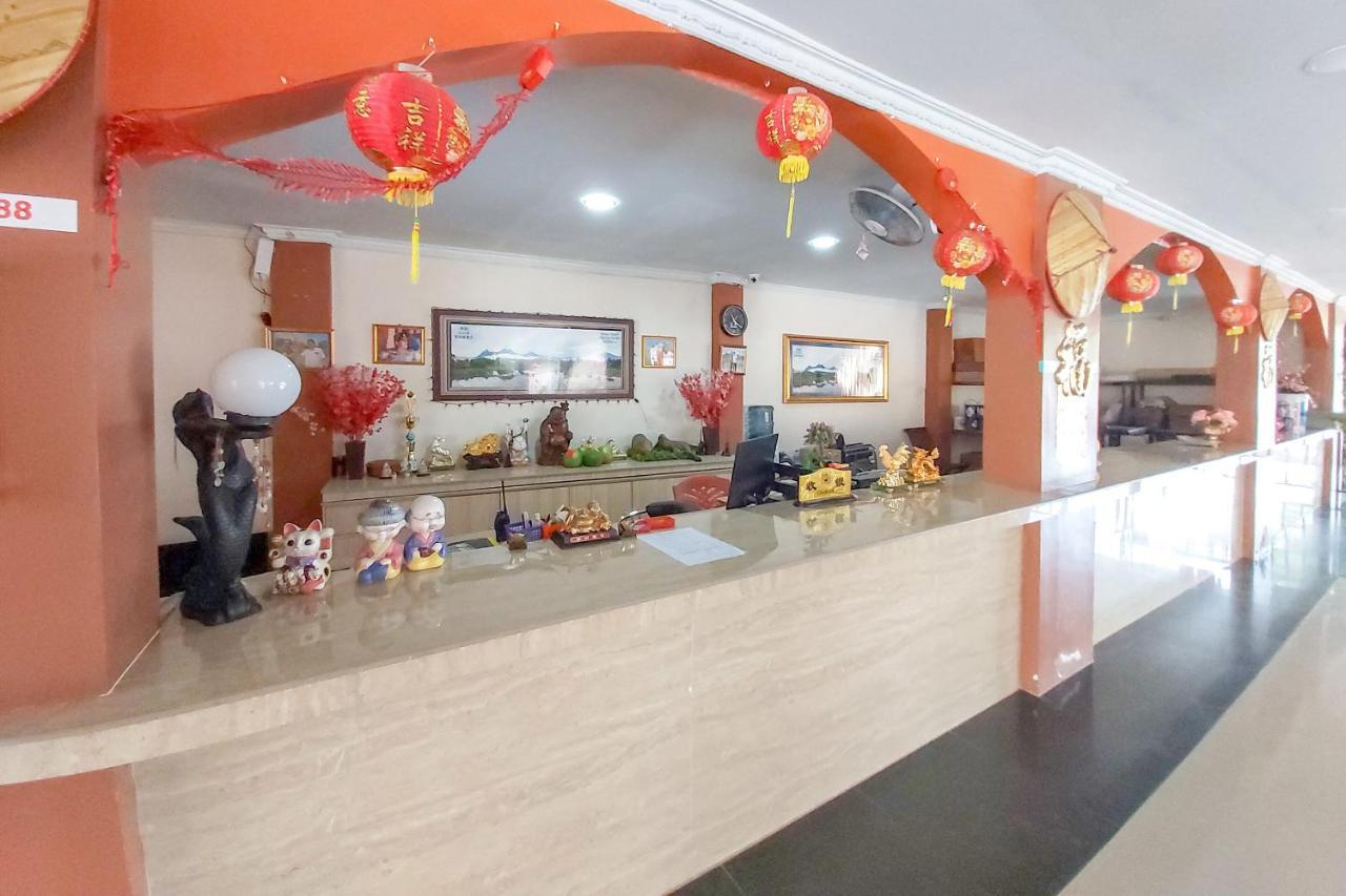 Oyo 3196 Hotel Taman Cinta Singkawang Exteriör bild