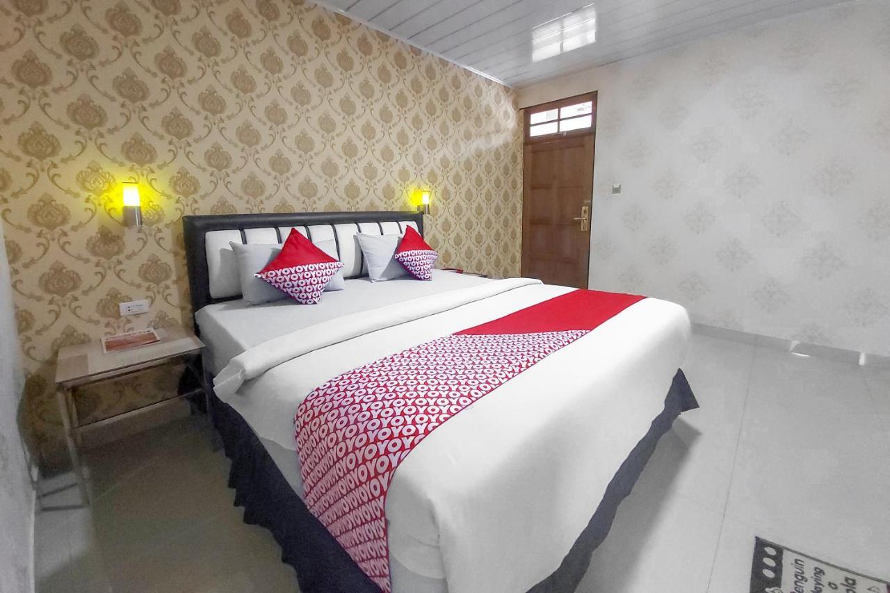 Oyo 3196 Hotel Taman Cinta Singkawang Exteriör bild