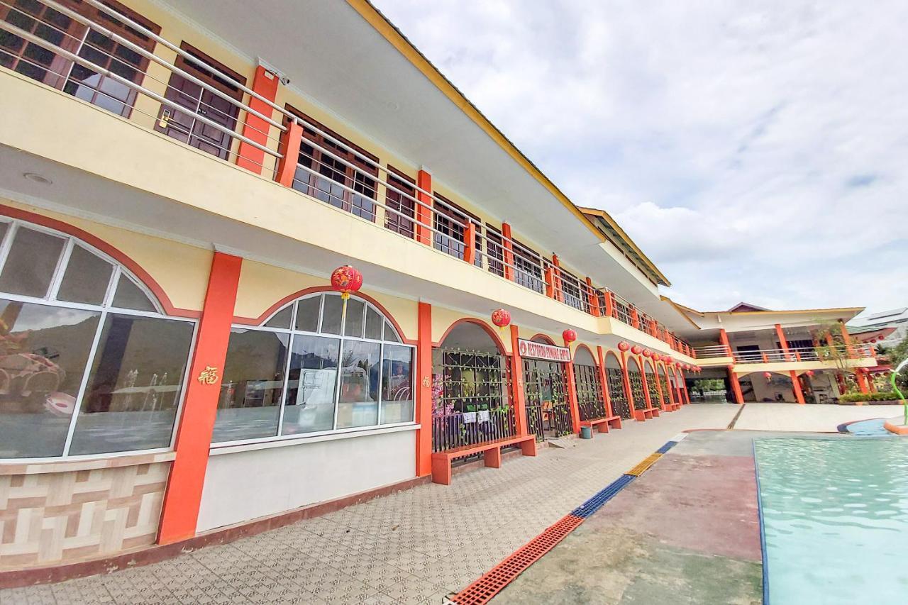 Oyo 3196 Hotel Taman Cinta Singkawang Exteriör bild