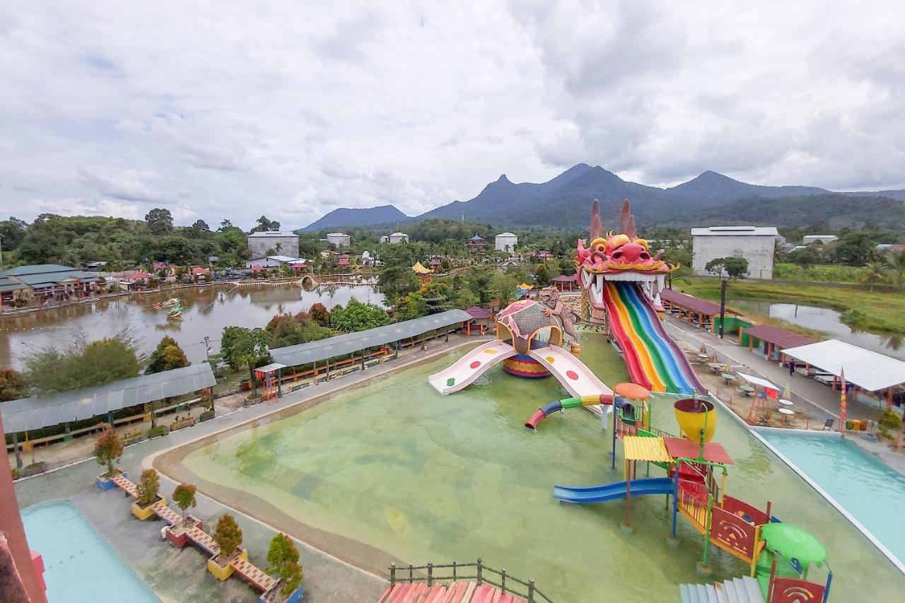 Oyo 3196 Hotel Taman Cinta Singkawang Exteriör bild